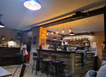 hungary/jaszsag/bar/lapatos-malatahaz