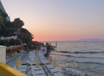 turkiye/kusadasi/ladies-beach/bar/tren-beach-kusadasi
