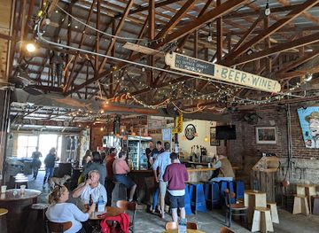 florida/st-george-island/bar/high-five-dive-bar