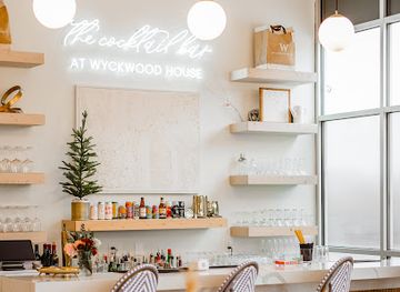 illinois/fox-valley/bar/the-cocktail-bar-at-wyckwood-house