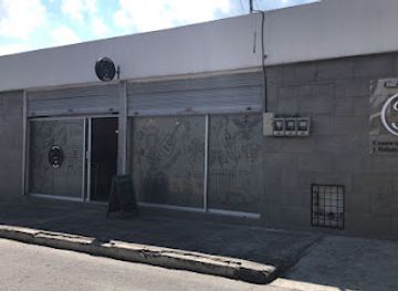 ecuador/andean-highlands/bar/wiki-happy-resto-bar-cerveza-artesanal-alitas-bbq-hamburguesas-picadas-cocteles