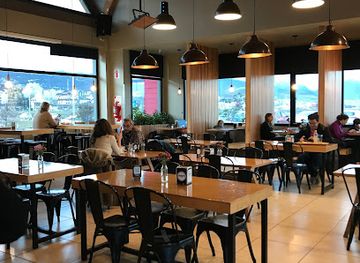 argentina/ushuaia/bar/yamana-bar-patin