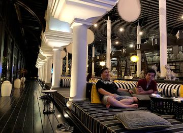 vietnam/south-central-coast/bar/the-long-bar-at-intercontinental-danang