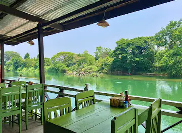 Kea's Backpackers Paradise Restaurant & Bar