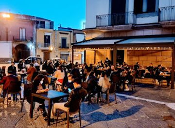 italy/campania/bar/speakeasy-cocktail-food