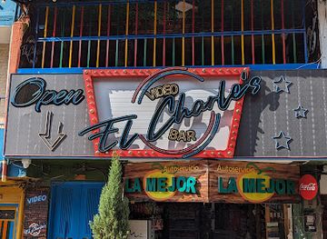 colombia/guatape/bar/charle-s-video-bar