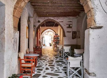 greece/naxos/bar/fragile-bar