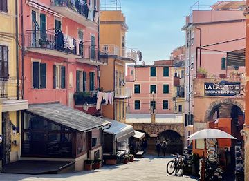 italy/italian-riviera/bar/vertical-lounge-bar