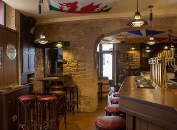 france/burgundy-vineyards/bar/the-barbarian-s-pub