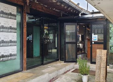 south-korea/gyeongju/hwangnam-dong/bar/the-backyard