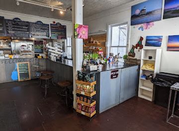 rhode-island/block-island/bar/odd-fellows-cafe