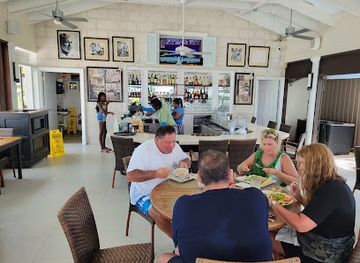 turks-and-caicos-islands/sibonne-beach/bar/hemingway-s-on-the-beach