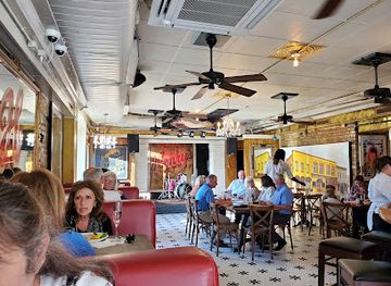 south-carolina/charleston/charleston-waterfront-park/bar/henry-s-on-the-market