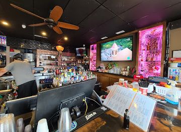 wisconsin/glacial-lake-wisconsin/bar/the-hideaway-bar-grill