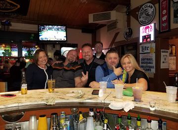 wisconsin/southeast-wisconsin/bar/fin-n-feather
