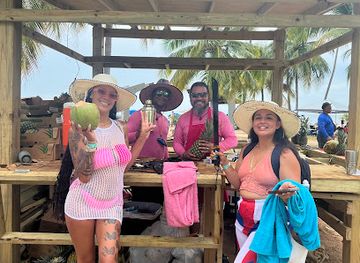 puerto-rico/sierra-de-luquillo/bar/mis-cocos