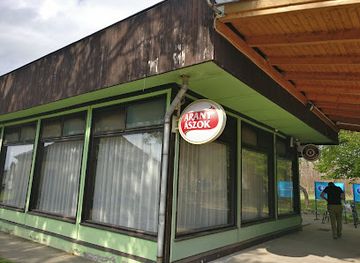 hungary/western-transdanubia/bar/nyarfa-falatozo