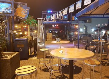 canada/niagara-falls/clifton-hill/bar/the-beer-garden