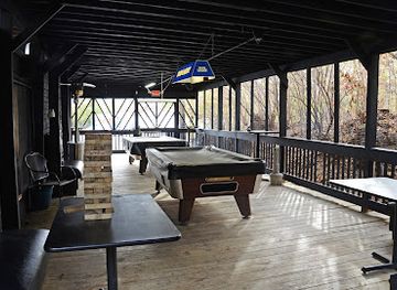 tennessee/cumberland-plateau/bar/bootleggers-bar-grille-home-of-the-big-deck-patio