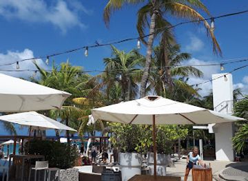 curacao/jan-thiel-beach/bar/wet-wild-beach-club