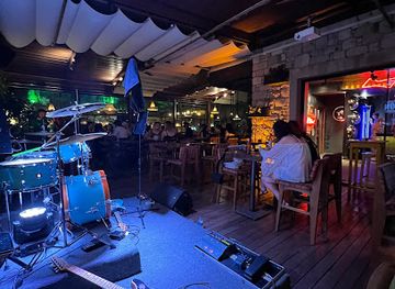 turkiye/cesme/bar/sir-winston-pub-alacati