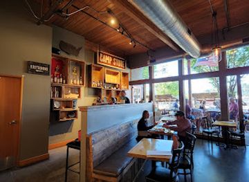 oregon/hood-river/bar/camp-1805-distillery-bar