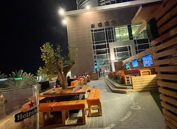 qatar/doha/bar/shots-sports-bar