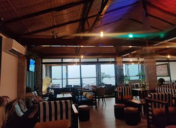 guinea/conakry/dixinn/bar/ocean-s-lounge