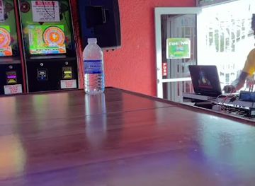 jamaica/negril/bar/festive-sistaz-lounge