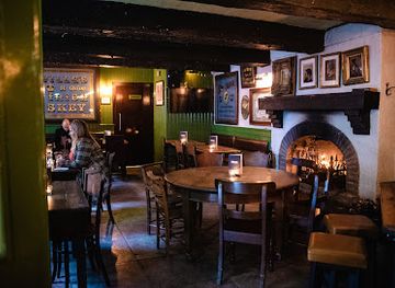 united-kingdom/northern-ireland/bar/whites-tavern