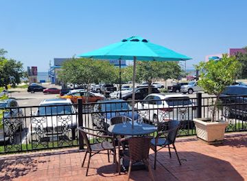 mississippi/the-gulf-coast/bar/white-pillars-restaurant-and-lounge