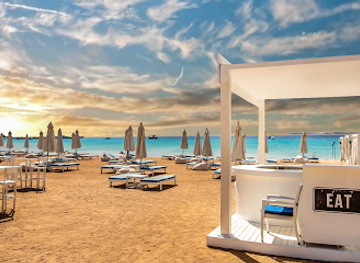 egypt/red-sea-coast/bar/bus-stop-sahl-hasheesh