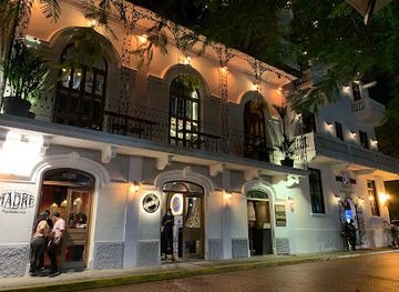 panama/panama-canal-zone/bar/blue-moon-taphouse-casco-viejo