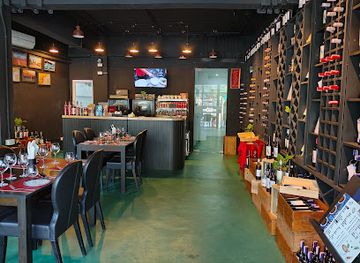 thailand/hua-hin/cicada-market/bar/rest-station-wine-bistro
