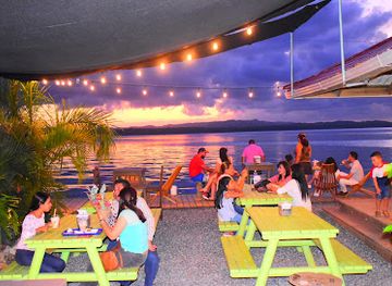 guatemala/puerto-barrios/bar/muelle-17