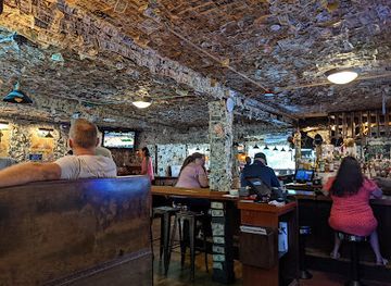 rhode-island/burlingame-state-park/bar/mews-tavern