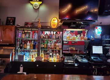 ohio/lake-erie-islands/bar/happy-hour-inn