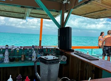 turks-and-caicos-islands/malcolm-s-road-beach/bar/captain-oak-s-tiki-bar