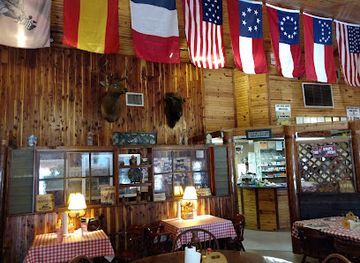 arkansas/mount-magazine-state-park/bar/cove-creek-country-store