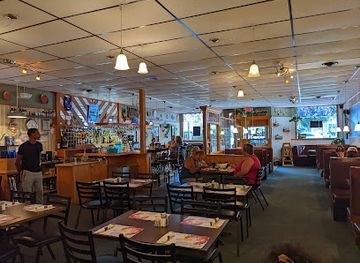 maine/old-orchard-beach/bar/bell-buoy-restaurant