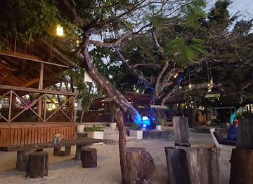 vanuatu/lamap/bar/banyan-beach-bar