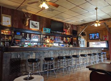 iowa/backbone-state-park/bar/barney-s