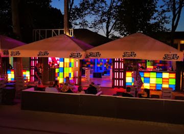 hungary/transdanubia/bar/kockas-streetbar-cocktails-cafe-music