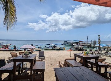 honduras/bay-islands/bar/sunset-hideaway-bar-grill