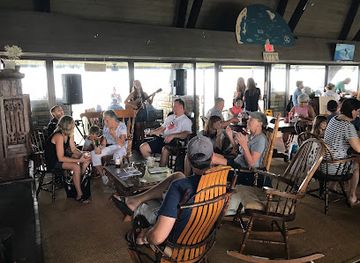 new-york/montauk/bar/george-s-lighthouse-bar-grill