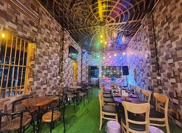 cambodia/battambang/sangkat-svay-por/bar/smile-mini-pub