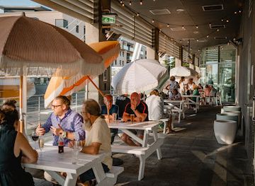 australia/adelaide/glenelg/bar/pier-bar