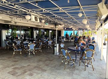 florida/treasure-coast/bar/waves-beach-bar
