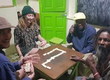 dominica/saint-john/bar/top-bar