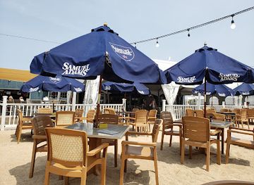 rhode-island/napatree-point-conservation-area/bar/paddy-s-beach-club